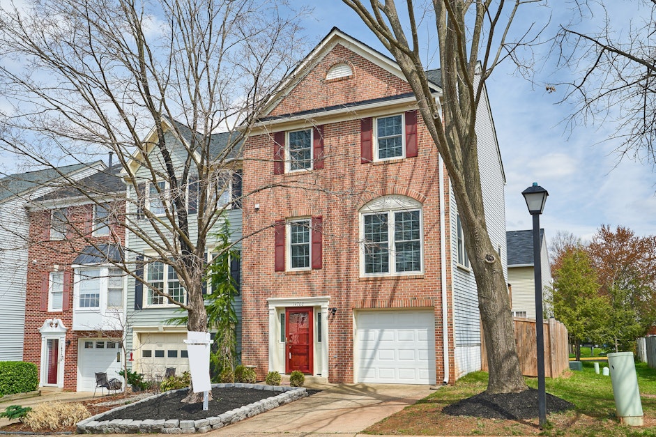 14700 Stream Pond Drive, Centreville, VA 20120, Presented by Jim Fox